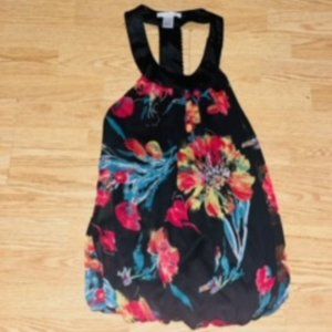 (NEW) Charlotte Russe -  Sleevless Floral Top - Size M